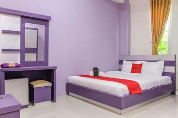 هتل Reddoorz Plus Near Stasiun Bekasi