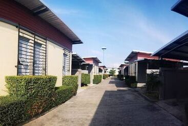 酒店 Suwannaphum Trang Resort