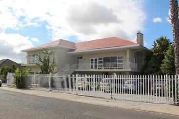 פנסיון Fomo Lodge