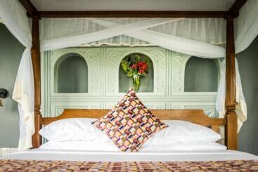 فندق Emburara Farm Lodge