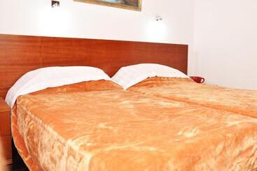 פנסיון Old Town Hava Baci