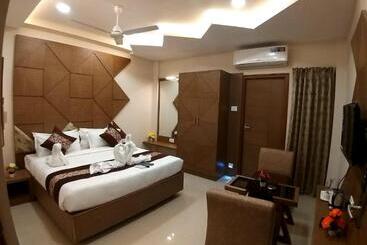 酒店 Grand Elegant