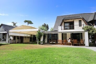 تختخواب و صبحانه Ars Amici