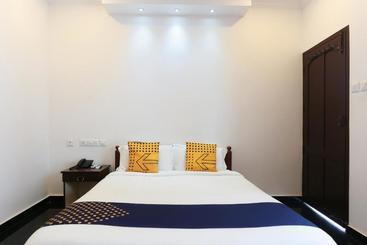 هتل Spot On 23106 Vattekad Tourist Home