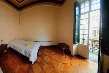 הוסטל Hostal R10