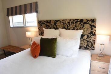 Bed and Breakfast Shy Cottage And Studio