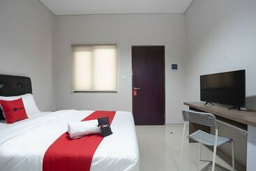 Otel Reddoorz Plus Near Jiexpo Kemayoran
