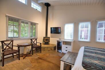 فندق Circle Bar B Guest Ranch