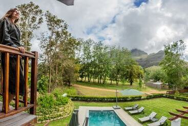 پانسیون Simonzicht Guest House