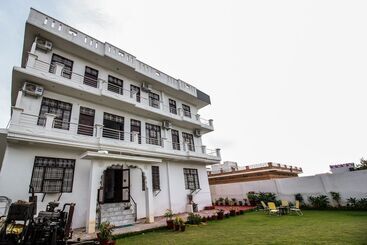 Отель Capital O 18272  Lambodar