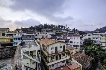 בית מלון כפרי Oyo 23377 Suthy S Resort