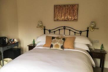 Little Redlands B&b