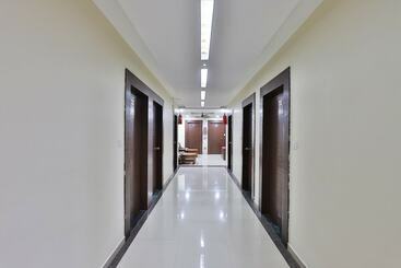 Oyo 11985 Hotel Kushboo