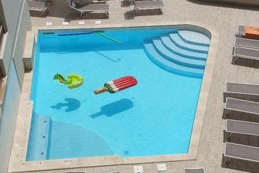 La Contessa Pool & Sea View
