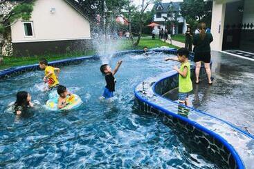 تختخواب و صبحانه Mushroom Forest Guesthouse Camping Site