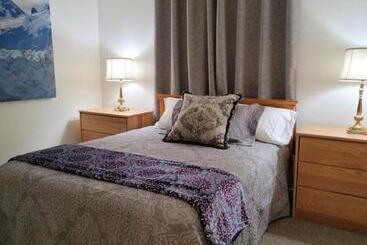 فندق Alaska Country Inn