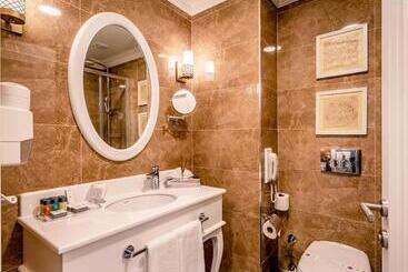 بنسيون Dome Hotel & Casino At Central Kyrenia