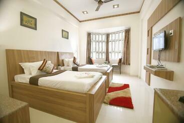 ホテル Sheetal Regency,near Janambhumi