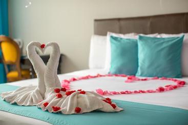 هتل Hector Suites & Beach