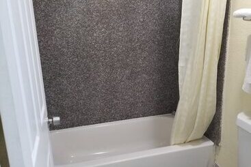 מוטל Ameristay Inn & Suites