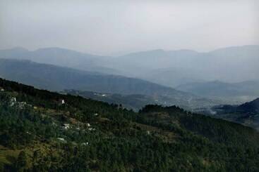 فندق Kausani Retreat