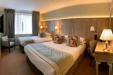 בית מלון כפרי Avalon House