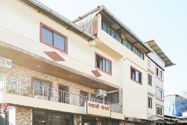 Oyo 18653 Hotel Swami Samarth