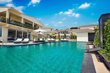 استراحتگاه The Acacia Morjim