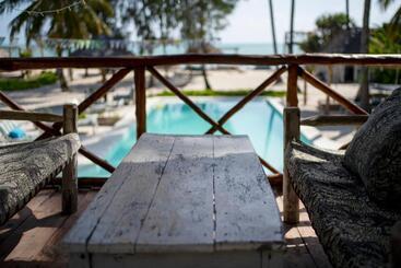 Общежитие New Teddy's On The Beach