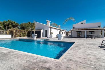 בית מלון כפרי Casa La Vuelta