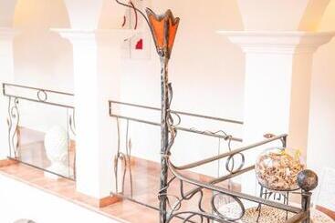 住宿加早餐  La Villa Bolero