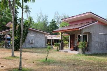 پانسیون Bungalows At Maikhao