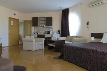 Apart Hotel Vechna R