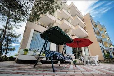 בית מלון כפרי Villa Aljor