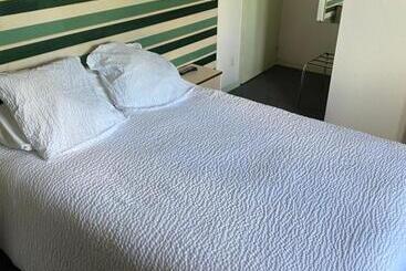 בית מלון כפרי Hôtel Les Trois Maures