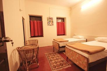 هاستل The Bunkers Ashram