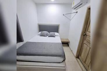 בית מלון כפרי Miami Center