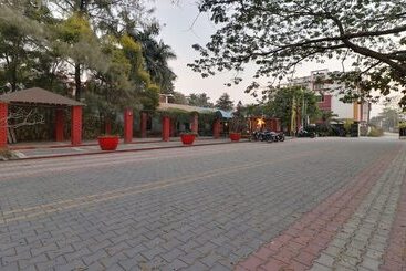 Отель Treebo Premium Blue Mountain Country Club And Resort