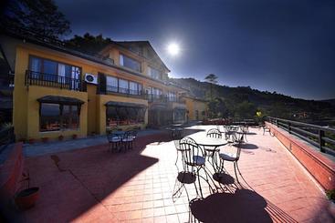 استراحتگاه The Lapsi Tree