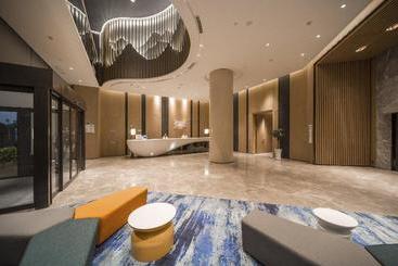 Отель Holiday Inn Express Jiujiang Bali Lake