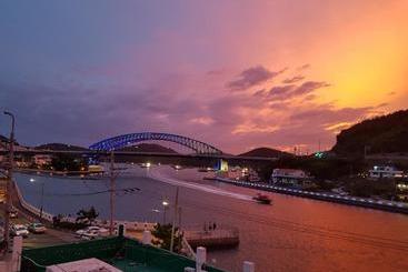 Pension (Hôtel basse catégorie) Tongyeongdaegyo Guesthouse