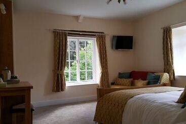 Pontyclerc Farm House Bed And Breakfast
