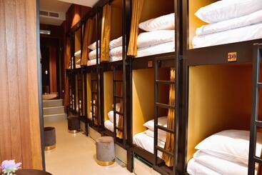 فندق صغير Durty Nelly's Inn