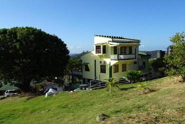 تختخواب و صبحانه Little Palace Bnb