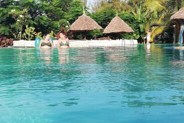 בית מלון כפרי Lucrezia's Garden Zanzibar