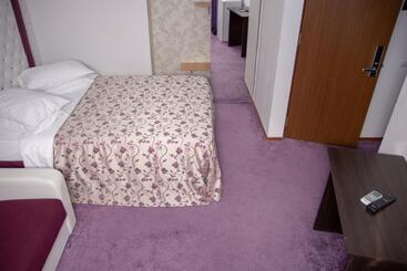 پانسیون Iris Boutique