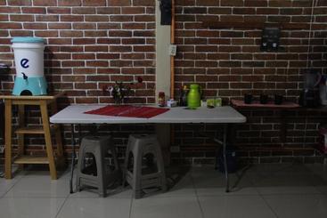 Hostal Dulces Sueños  Hostel