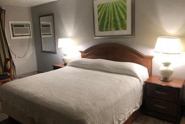 ホテル Bay Breeze Inn Bradenton Downtown