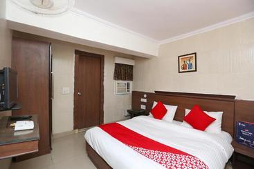 Flagship 13672 Hotel Dhruv