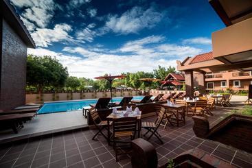 هتل Royal Aykare Lodge